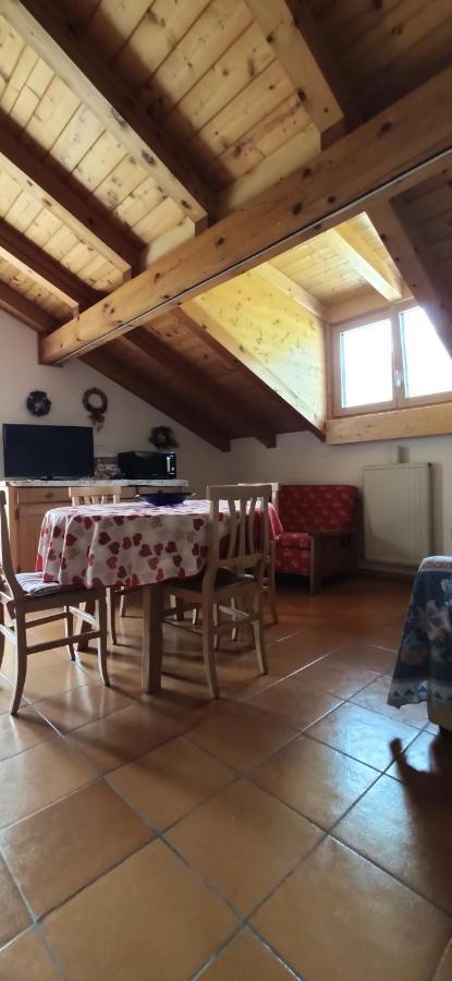 شقة Mansarda A Carciato, Trilocale In Montagna ديمارو المظهر الخارجي الصورة