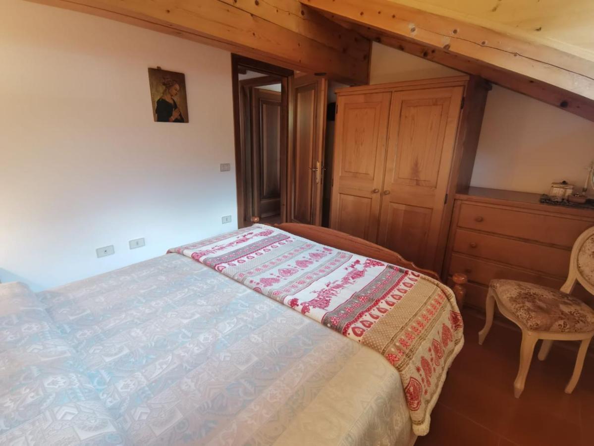 شقة Mansarda A Carciato, Trilocale In Montagna ديمارو المظهر الخارجي الصورة