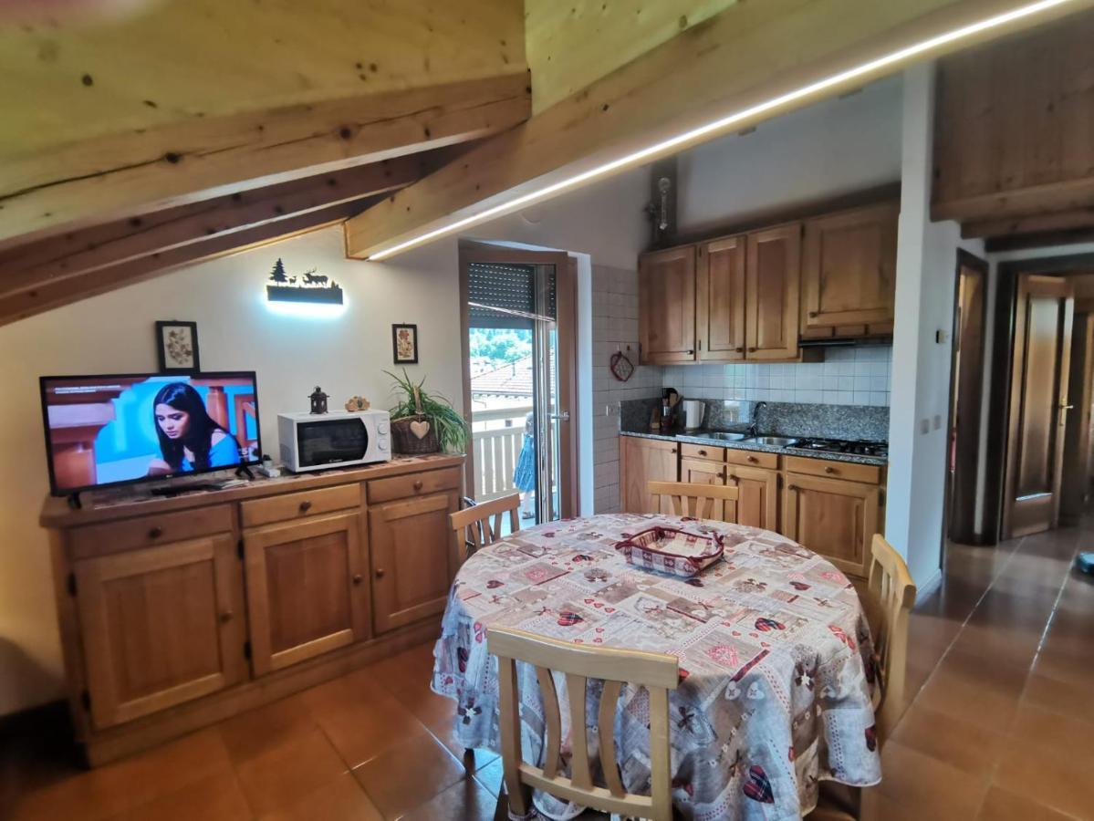 شقة Mansarda A Carciato, Trilocale In Montagna ديمارو المظهر الخارجي الصورة