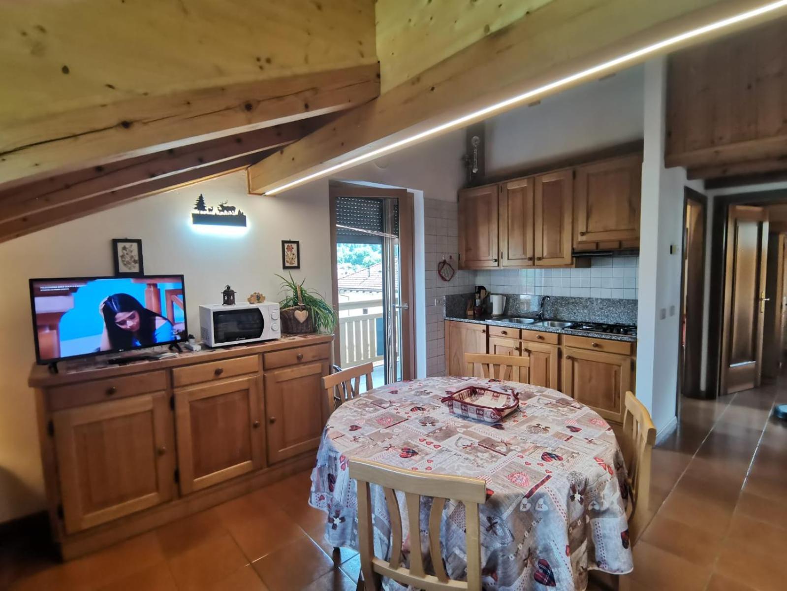 شقة Mansarda A Carciato, Trilocale In Montagna ديمارو المظهر الخارجي الصورة